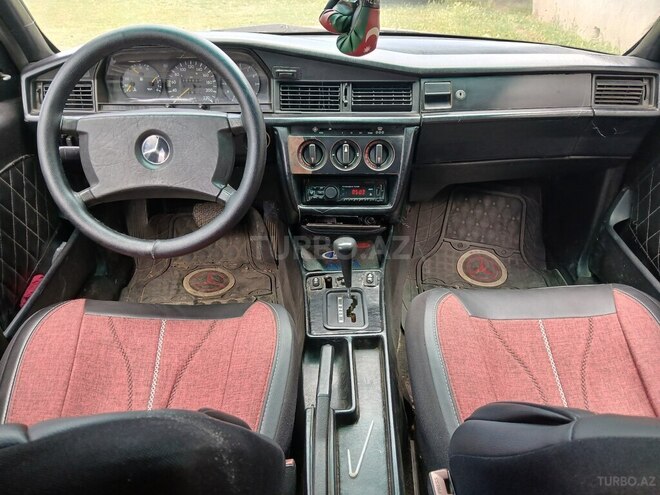 Mercedes 190-9