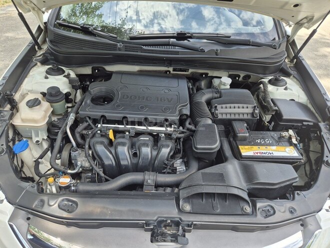 Hyundai Sonata-11