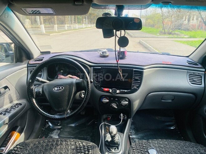 Kia Rio-5