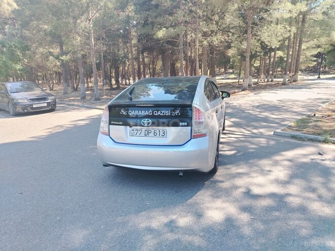 Toyota Prius-4