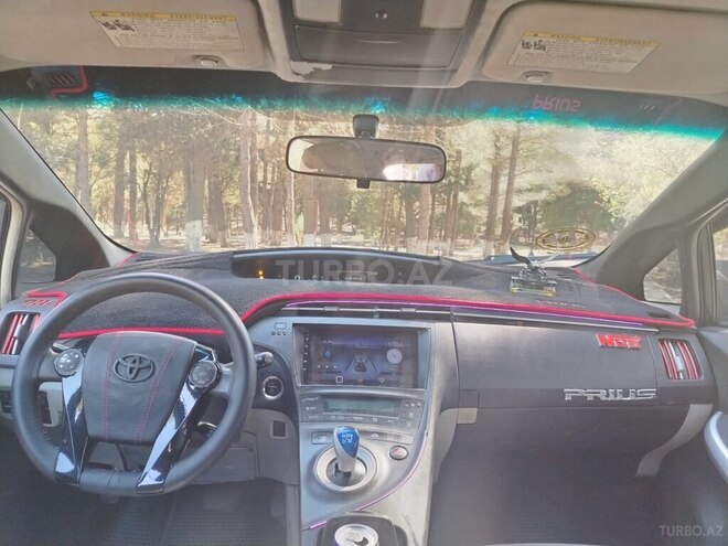 Toyota Prius-7