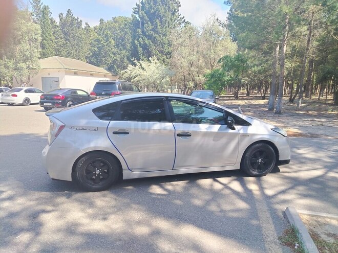 Toyota Prius-8