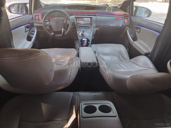Toyota Prius-11
