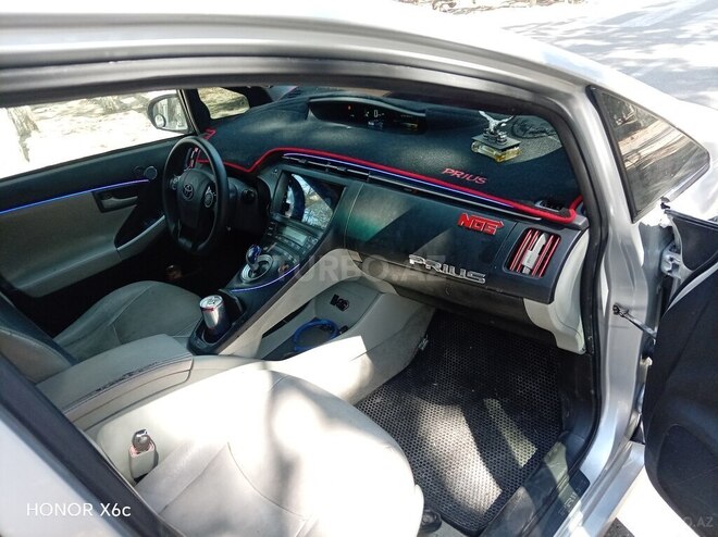 Toyota Prius-21