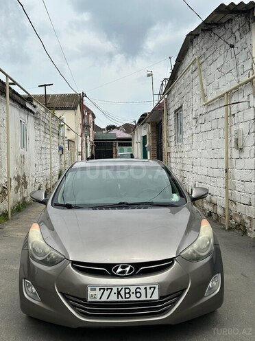 Hyundai Elantra-1