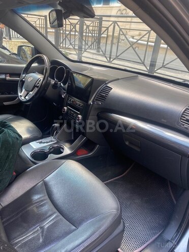 Kia Sorento-16