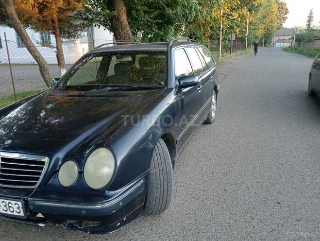 Mercedes E 200-3