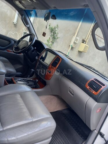Toyota Land Cruiser-11