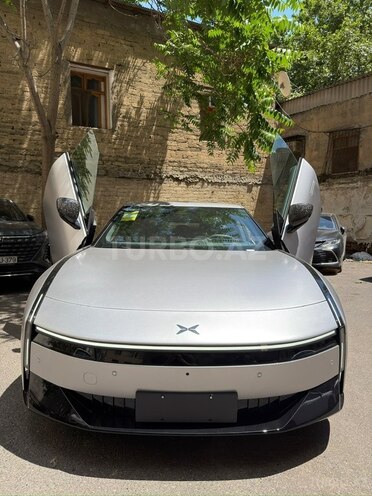 XPeng P7-3
