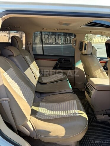 Toyota Land Cruiser-6