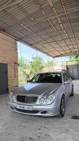 Mercedes E 220-1