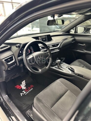 Lexus UX 200-15
