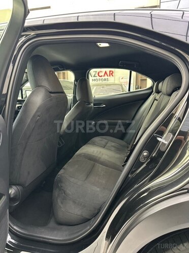 Lexus UX 200-11
