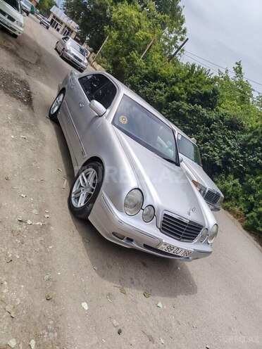 Mercedes E 240-4