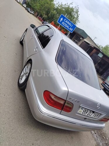Mercedes E 240-3