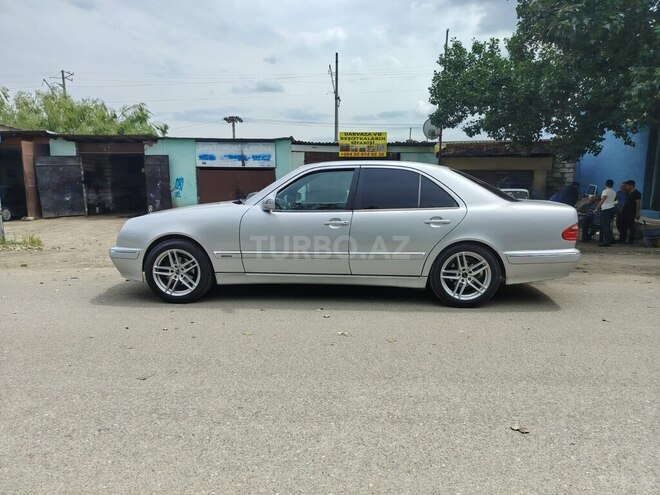 Mercedes E 240-2
