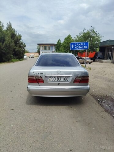 Mercedes E 240-5