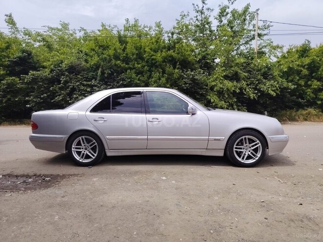 Mercedes E 240-6
