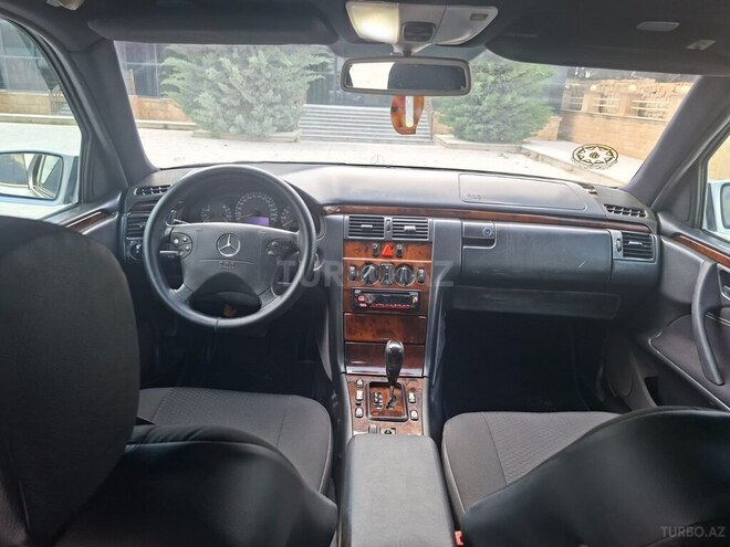 Mercedes E 240-7