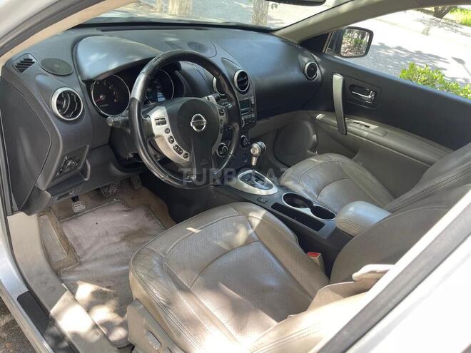 Nissan Rogue-6