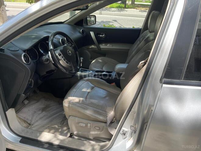 Nissan Rogue-5