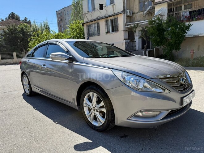 Hyundai Sonata-2