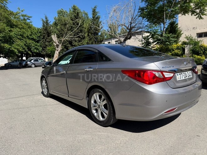 Hyundai Sonata-4
