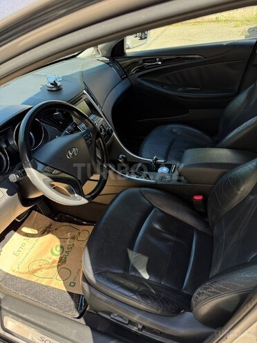 Hyundai Sonata-6