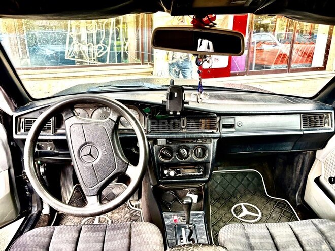 Mercedes 190-6