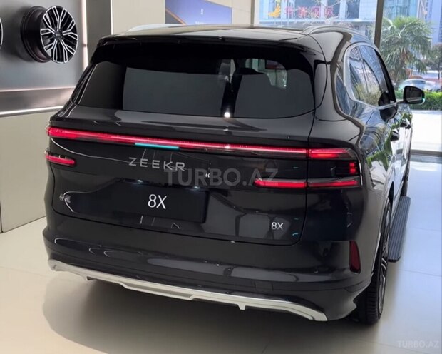 ZEEKR 8X-4