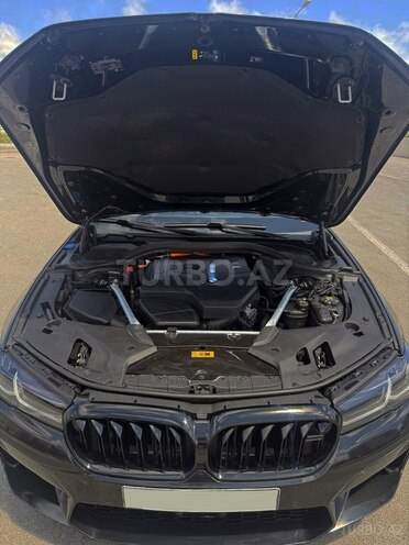 BMW 530e-12