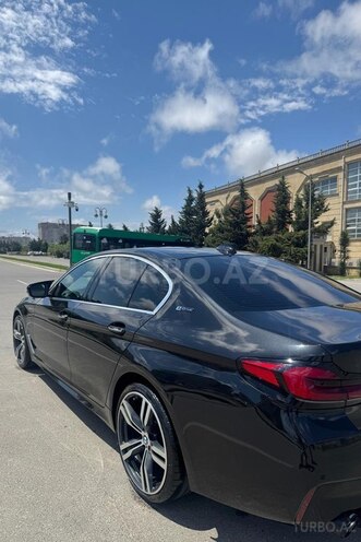 BMW 530e-10