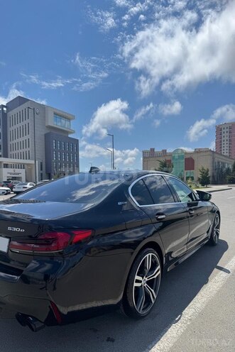 BMW 530e-11