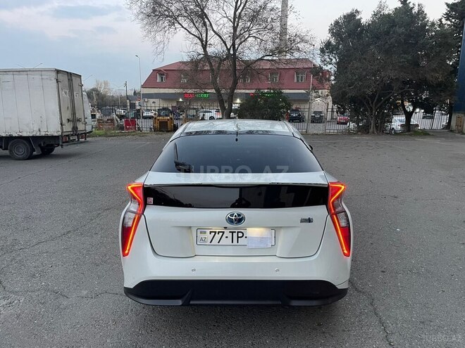 Toyota Prius-2
