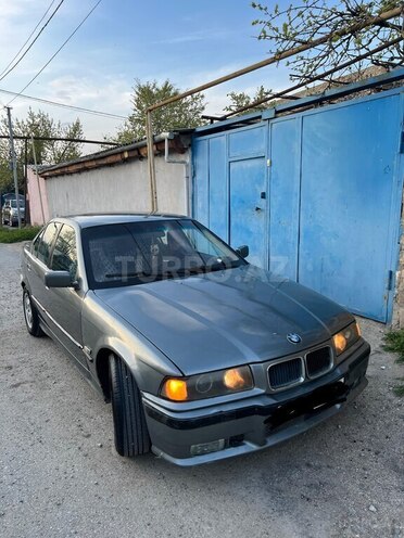 BMW 318-1