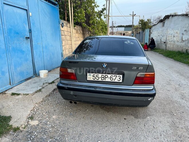 BMW 318-2
