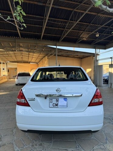 Nissan Tiida-6