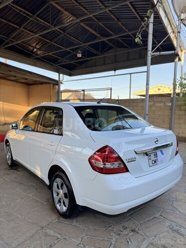 Nissan Tiida-5