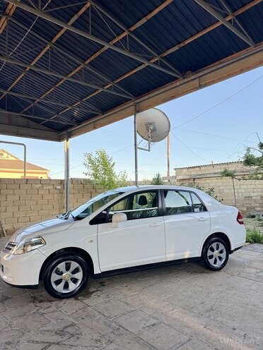 Nissan Tiida-10