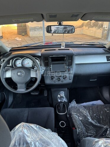 Nissan Tiida-11