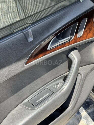 Audi A6-12