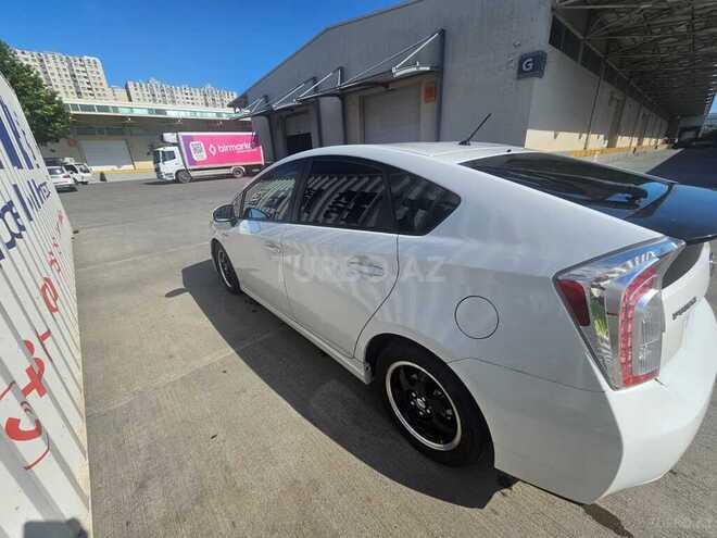 Toyota Prius-3