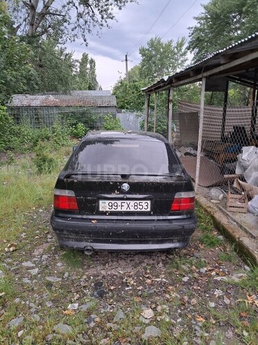 BMW 318-2