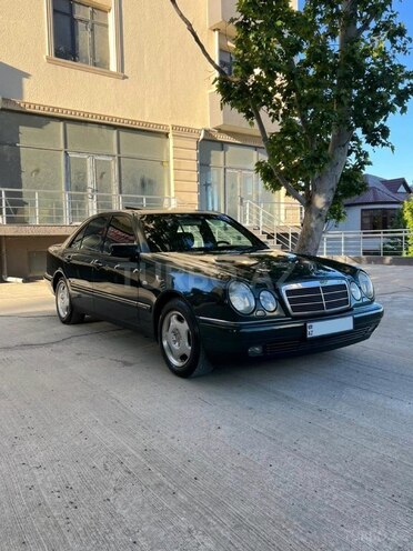Mercedes E 200-1