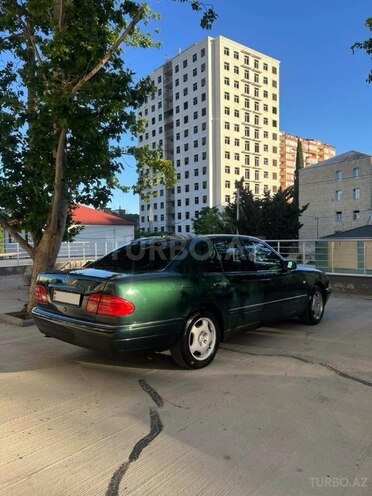 Mercedes E 200-4