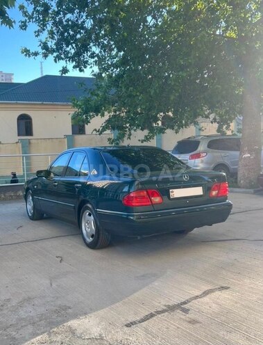 Mercedes E 200-5