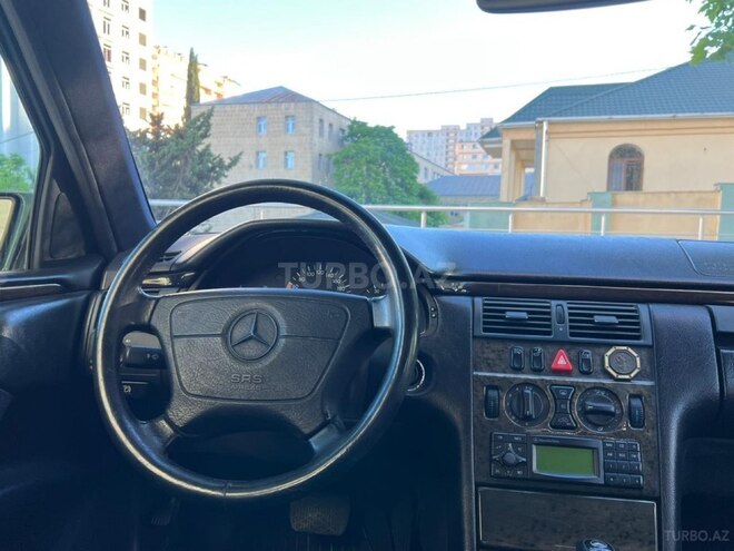 Mercedes E 200-7