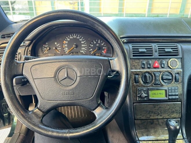 Mercedes E 200-8