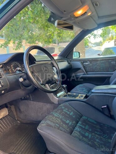 Mercedes E 200-10