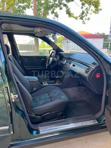 Mercedes E 200-12
